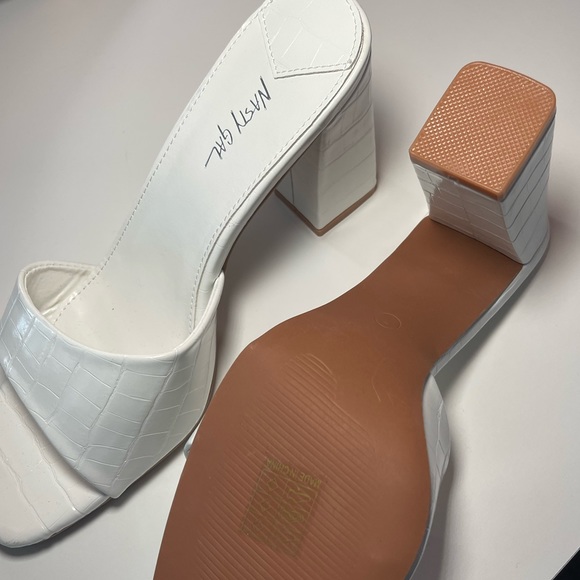 White textured block heels - Picture 3 of 5